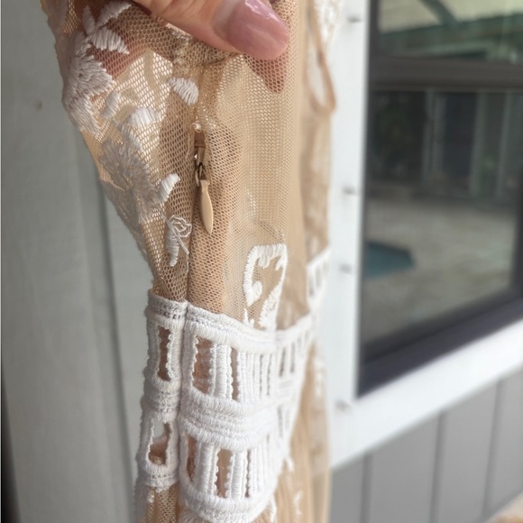 NWOT, Forever 21 Tan Pink Flutter Sleeve V-Neck Mesh Embroidered Gown - Picture 7 of 9